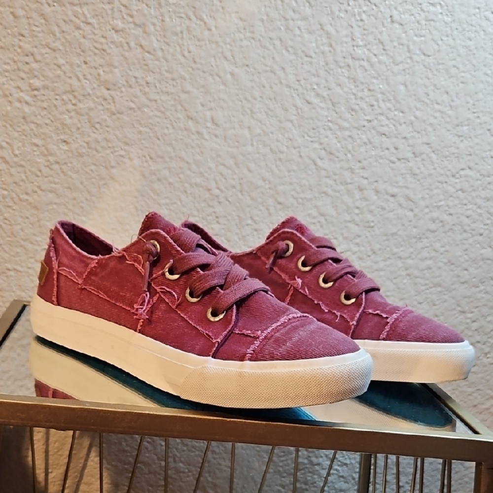 Blowfish Women's Sneakers in Maroon